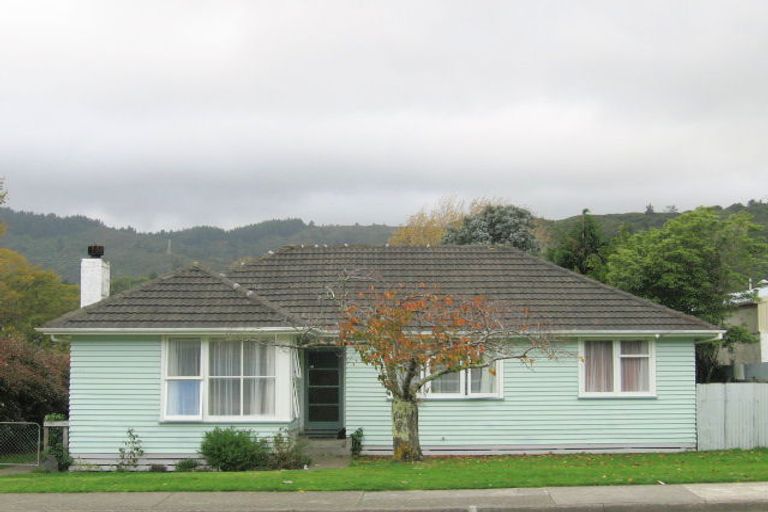 Photo of property in 233 George Street, Stokes Valley, Lower Hutt, 5019