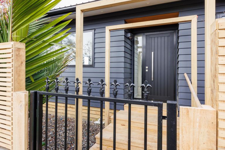 Photo of property in 33 Botanical Road, Takaro, Palmerston North, 4412