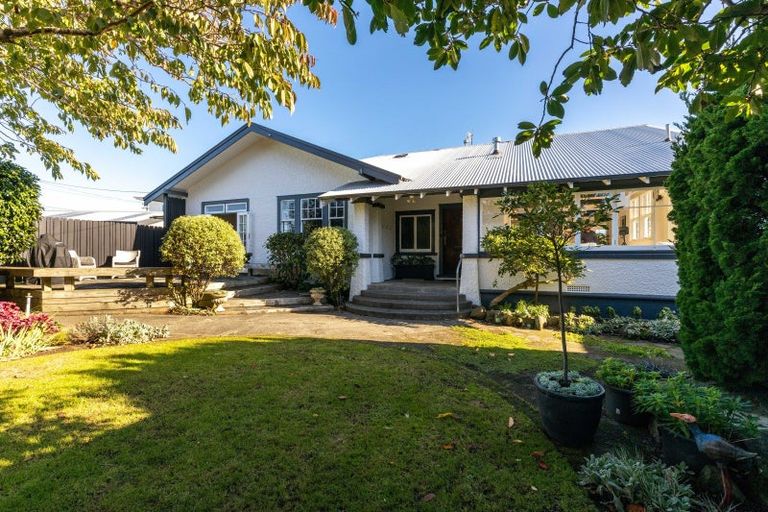 Photo of property in 22 Ridge Lane, New Plymouth, 4310