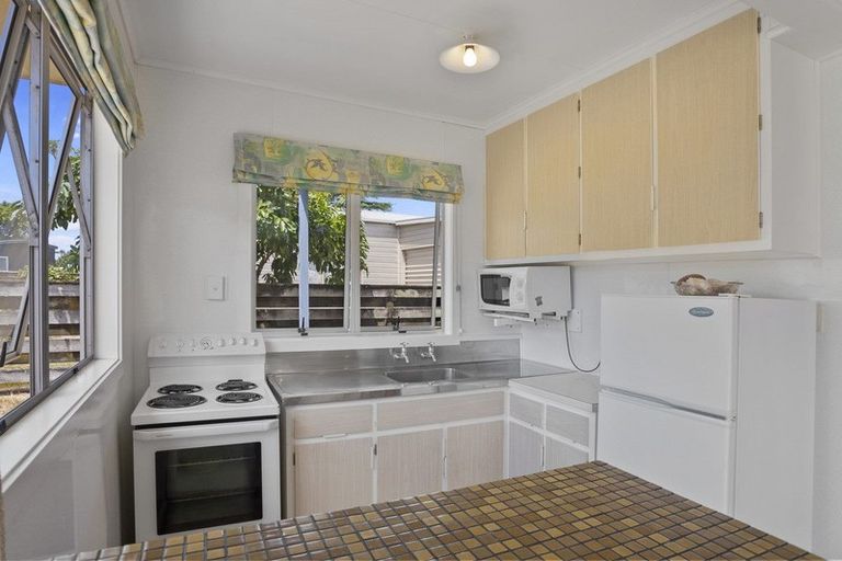 Photo of property in 16 Banks Street, Cooks Beach, Whitianga, 3591