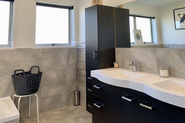 Photo of property in 43 Russleigh Drive, Dinsdale, Hamilton, 3204