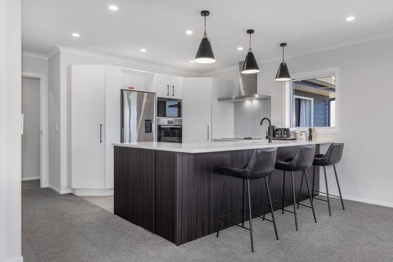 Photo of property in 11 Karearea Avenue, Waikanae, 5036