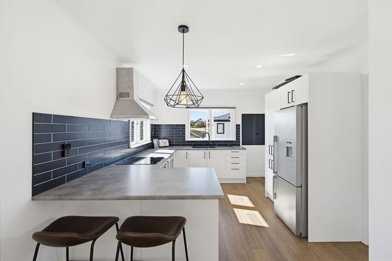 Photo of property in 21 Brixton Road, Manly, Whangaparaoa, 0930