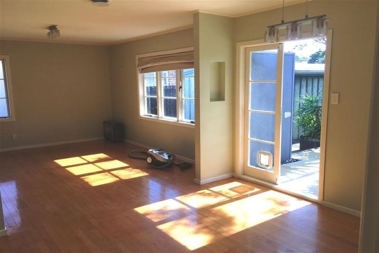 Photo of property in 13 Strid Road, Te Atatu South, Auckland, 0610