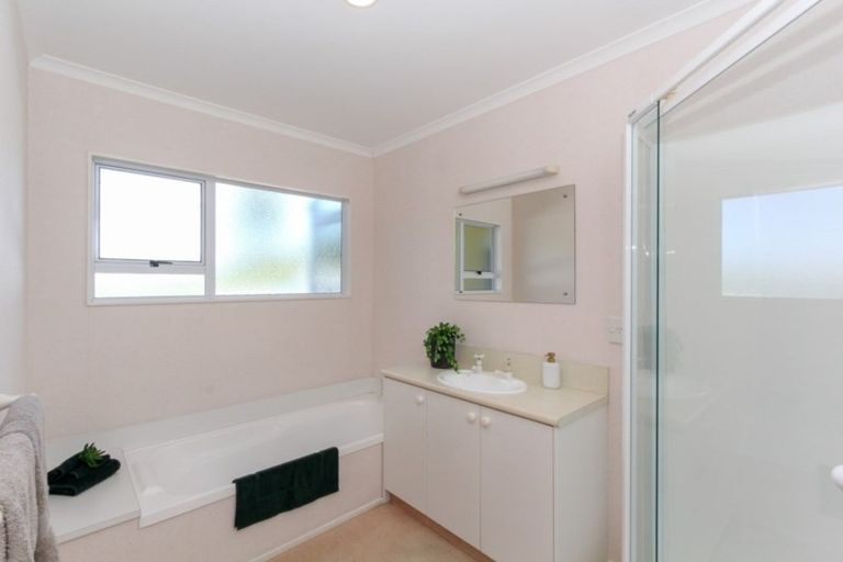 Photo of property in 16d Burns Street, Westown, New Plymouth, 4310