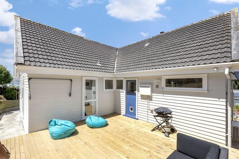 Photo of property in 11 Penryn Drive, Camborne, Porirua, 5026