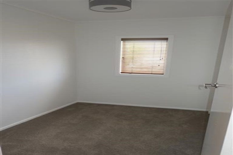 Photo of property in 13 Glen Marine Parade, Glendene, Auckland, 0602