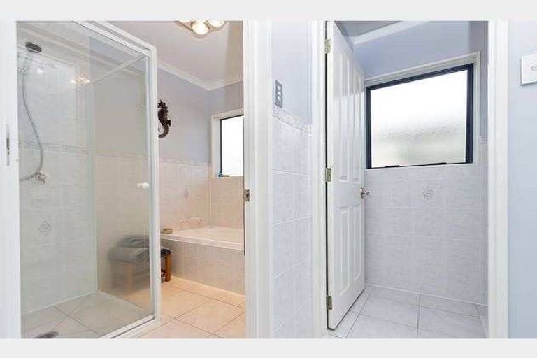 Photo of property in 13 Trossach Place, Wattle Downs, Auckland, 2103