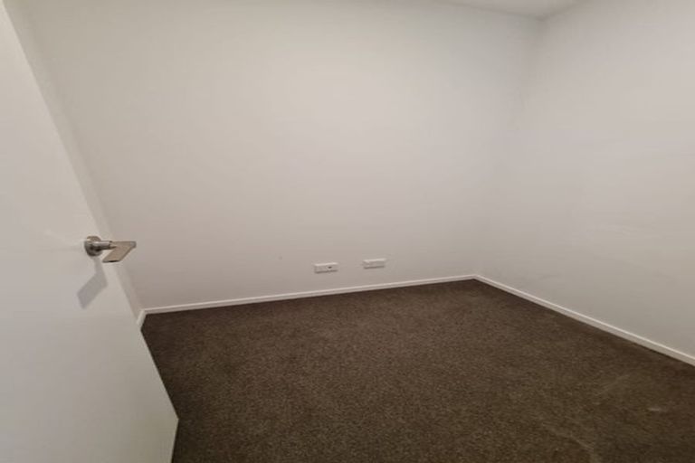 Photo of property in 2/6 South Pacific Place, Henderson, Auckland, 0612