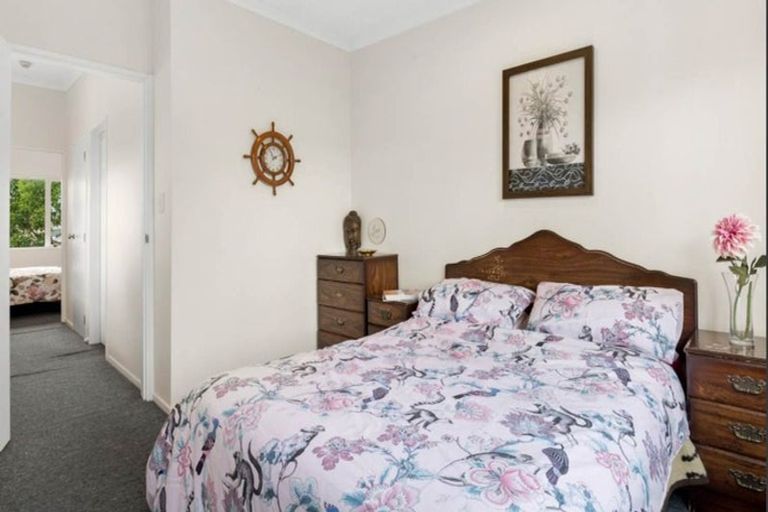 Photo of property in 14 Brashier Circle, Sunnyvale, Auckland, 0612