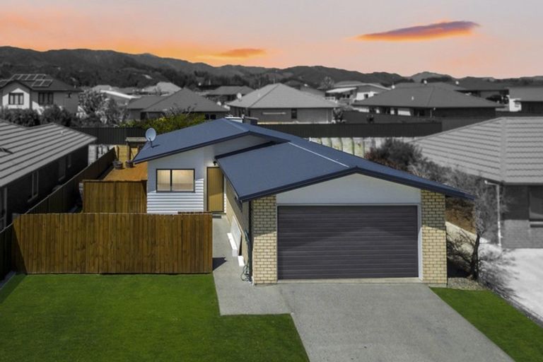 Photo of property in 5 Sunstone Crescent, Brown Owl, Upper Hutt, 5018