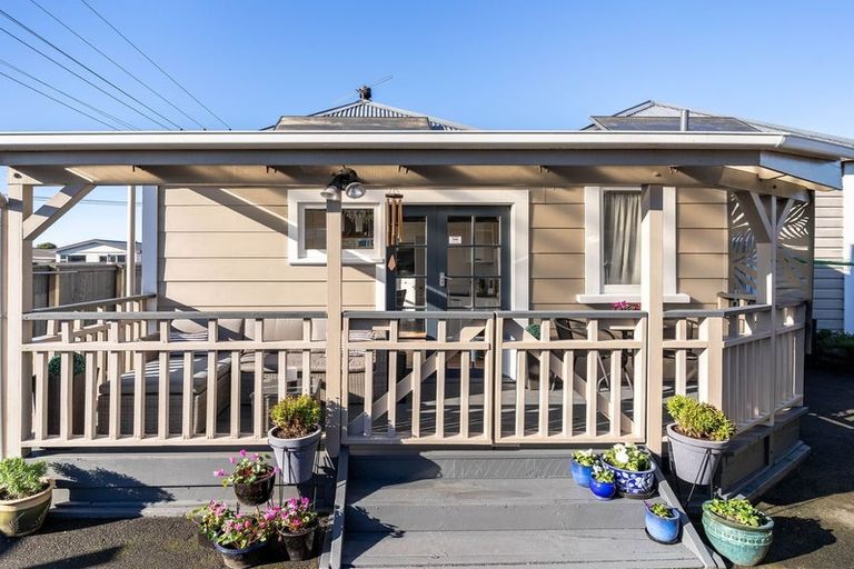 Photo of property in 196 Oxford Street, South Dunedin, Dunedin, 9012