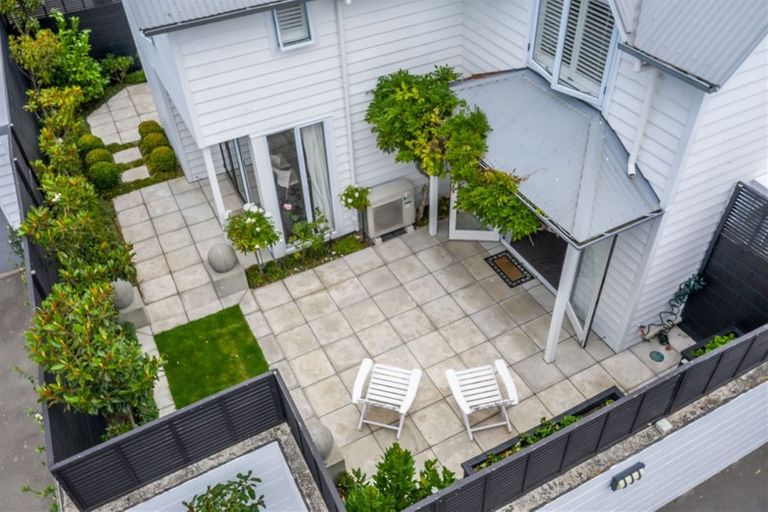 Photo of property in 2/34 Aikmans Road, Merivale, Christchurch, 8014