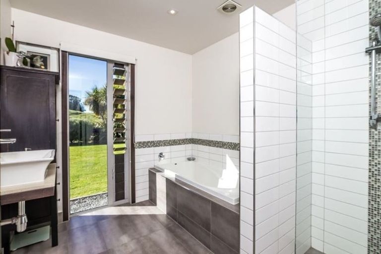 Photo of property in 21 Stewart Glen, Acacia Bay, Taupo, 3385