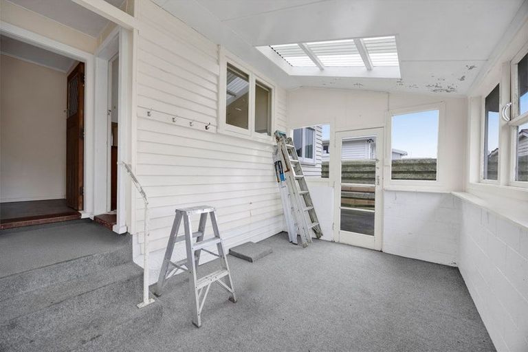 Photo of property in 4 Bone Crescent, Hawera, 4610