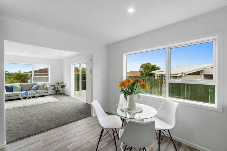 Photo of property in 10 Harding Avenue, Te Atatu South, Auckland, 0610