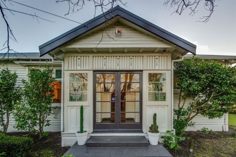 Photo of property in 124 Edward Avenue, Edgeware, Christchurch, 8013