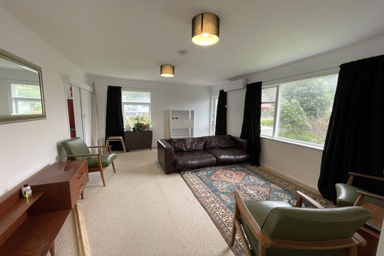 Photo of property in 6/139 Queens Drive, Lyall Bay, Wellington, 6022