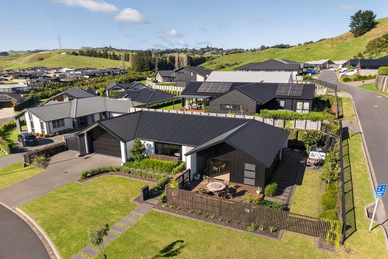 Photo of property in 14 Hayward Place, Ohauiti, Tauranga, 3112