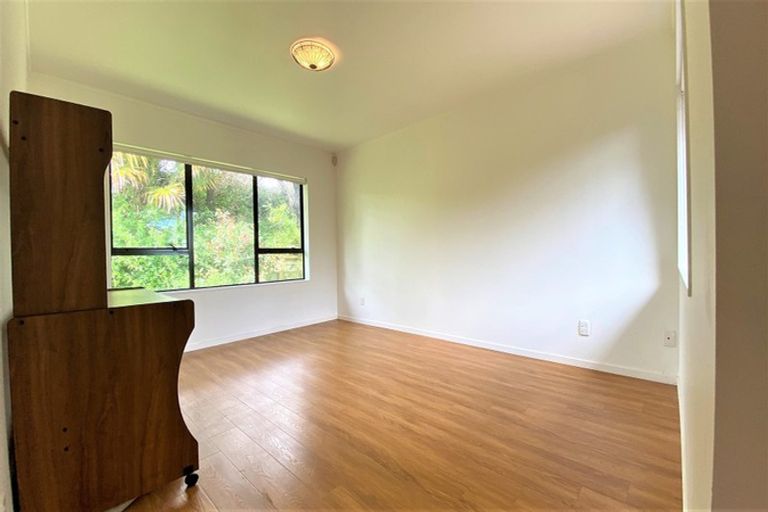 Photo of property in 16 Cherub Place, West Harbour, Auckland, 0618