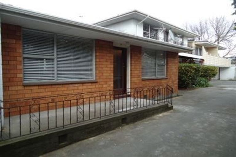 Photo of property in 2/7 Division Street, Riccarton, Christchurch, 8041