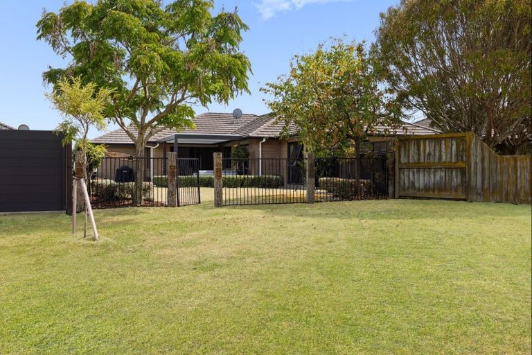 Photo of property in 37 Golden Sands Drive, Papamoa Beach, Papamoa, 3118