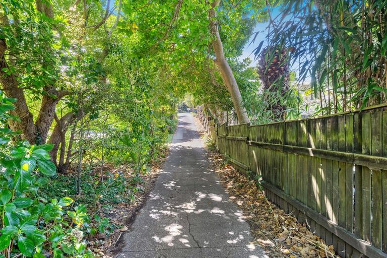 Photo of property in 15 Reynolds Place, Torbay, Auckland, 0630