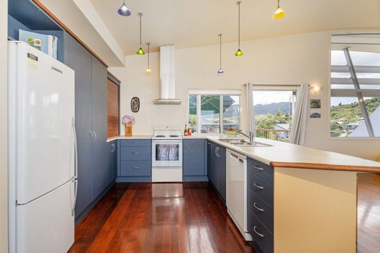 Photo of property in 92 Ocean Beach Road, Tairua, 3508