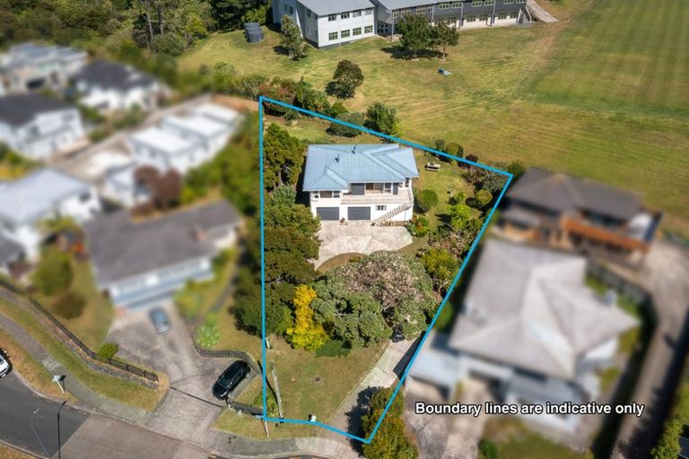 Photo of property in 13 Windsor Place, Windsor Park, Auckland, 0630