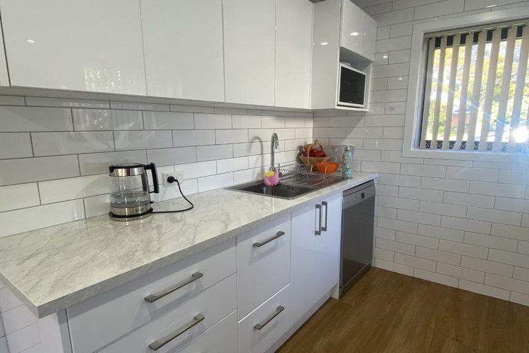 Photo of property in 1/6 Broadfell Avenue, Avonhead, Christchurch, 8042