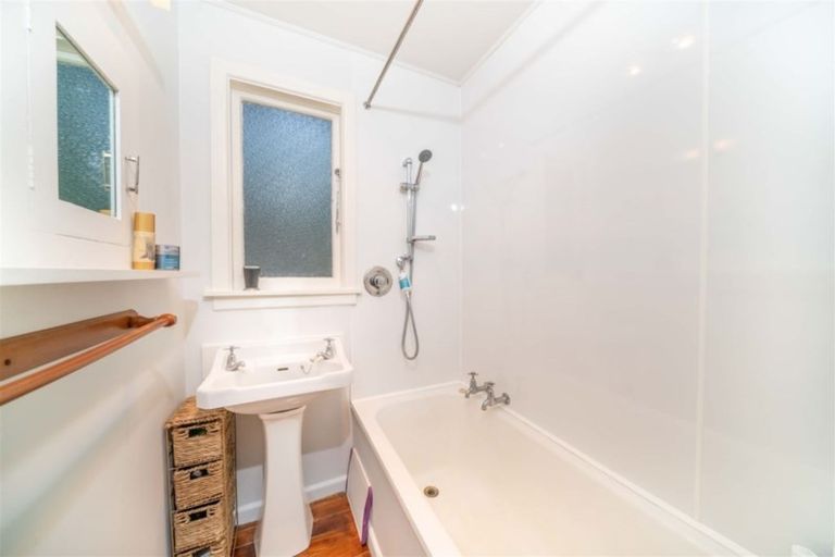 Photo of property in 32 Martindales Road, Heathcote Valley, Christchurch, 8022