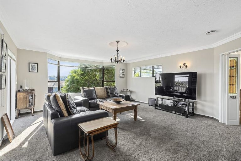 Photo of property in 32 Kinloch Place, Papakowhai, Porirua, 5024