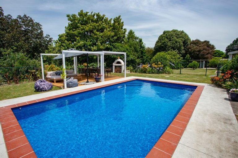 Photo of property in 20 Deakin Place, Clive, 4102