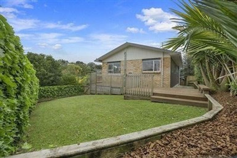 Photo of property in 1/17 Sandiacre Way, Browns Bay, Auckland, 0630