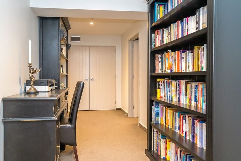 Photo of property in 2/2 Manor Place, Dunedin Central, Dunedin, 9016