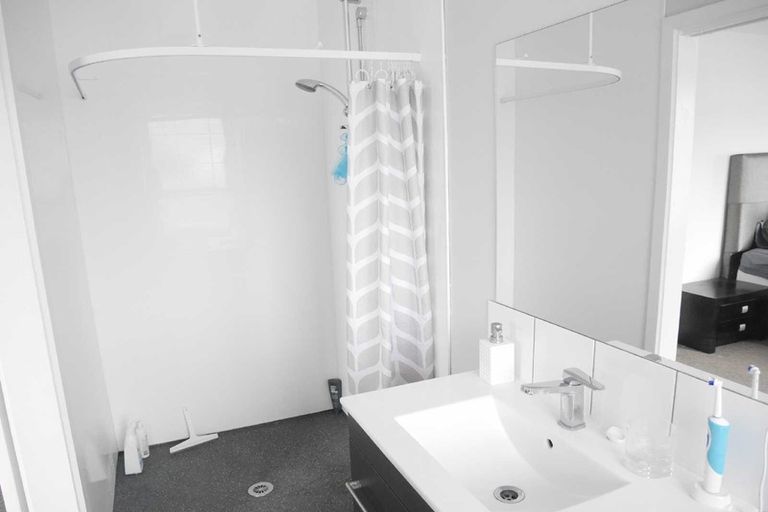 Photo of property in 218 Beach Road, North New Brighton, Christchurch, 8083