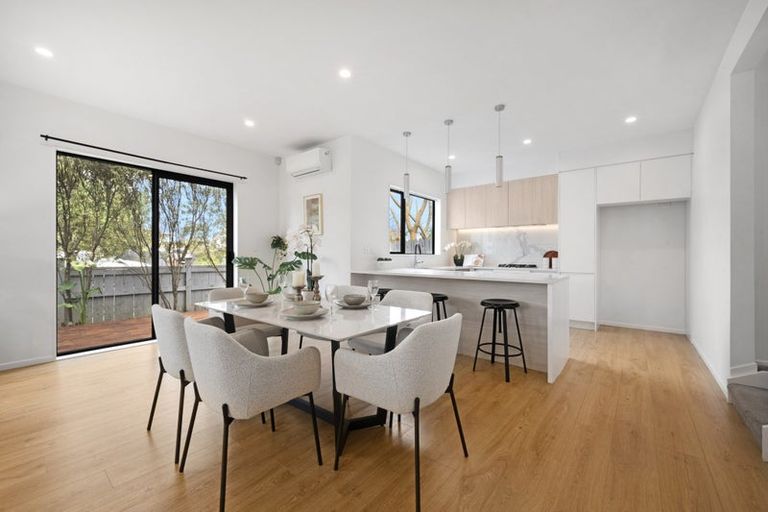 Photo of property in 16 Gosford Drive, Botany Downs, Auckland, 2010