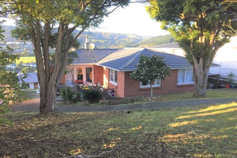 Photo of property in 38 Saint Johns Terrace, Tawa, Wellington, 5028