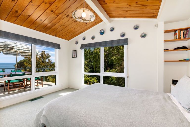 Photo of property in 42 Ferry Road, Days Bay, Lower Hutt, 5013