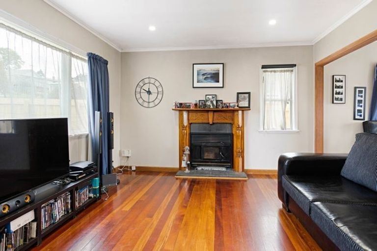 Photo of property in 55 Beaubank Road, Kelston, Auckland, 0602