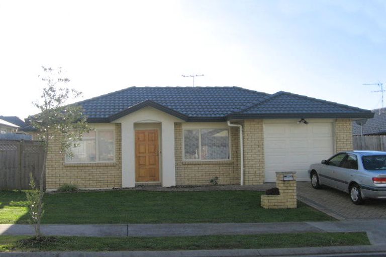 Photo of property in 5 Ballydonegan Rise, East Tamaki, Auckland, 2013
