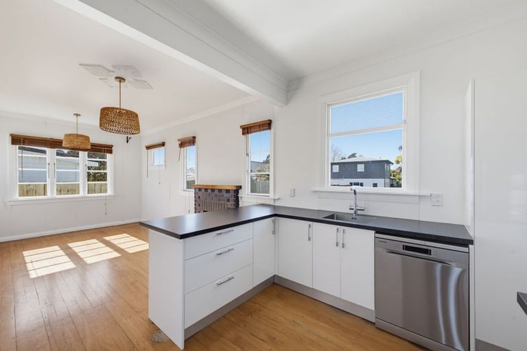 Photo of property in 403 Carrington Street, Upper Vogeltown, New Plymouth, 4310