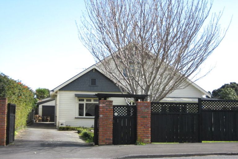 Photo of property in 54 Paynters Avenue, Strandon, New Plymouth, 4312