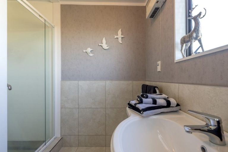 Photo of property in 18 Regal Street, Levin, 5510