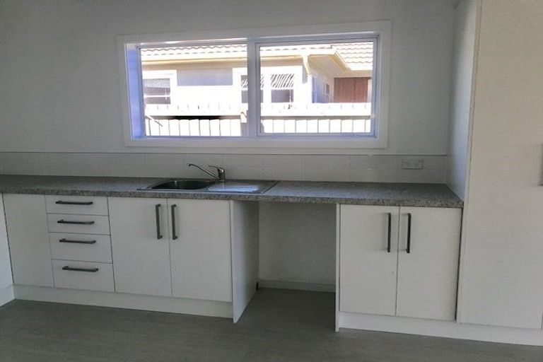 Photo of property in 2/203 Estuary Road, South New Brighton, Christchurch, 8062