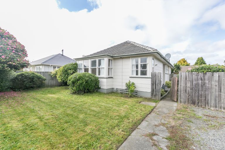 Photo of property in 2a Dickson Crescent, Hornby, Christchurch, 8042