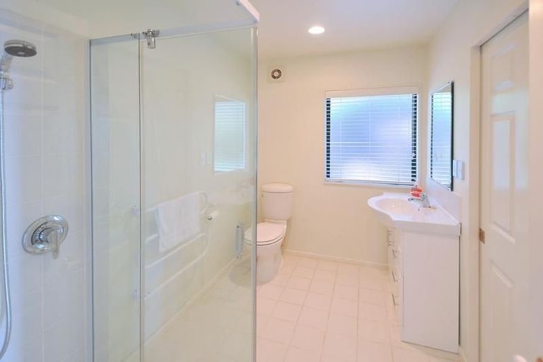 Photo of property in 27 Bushlands Park Drive, Albany, Auckland, 0632