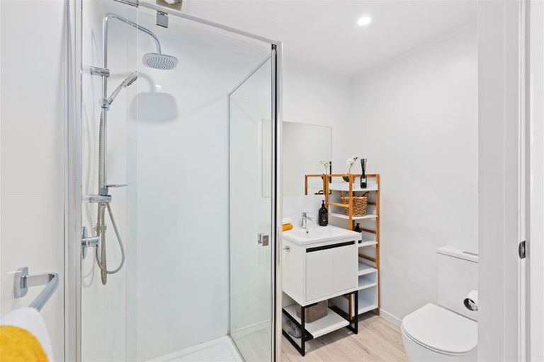 Photo of property in 2/9 John Court Street, Birkenhead, Auckland, 0626