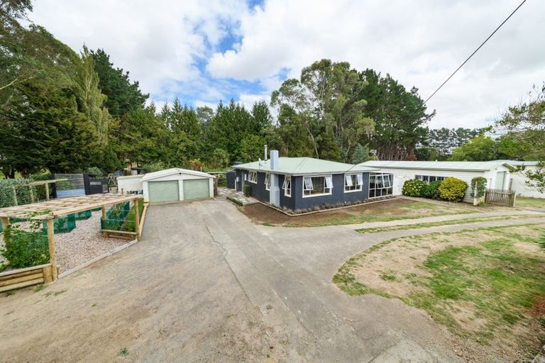 Photo of property in 1112 Rangiotu Road, Rangiotu, Palmerston North, 4477