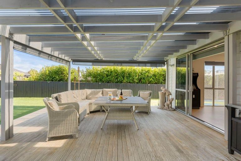 Photo of property in 13 Eastview Crescent, Stanmore Bay, Whangaparaoa, 0932